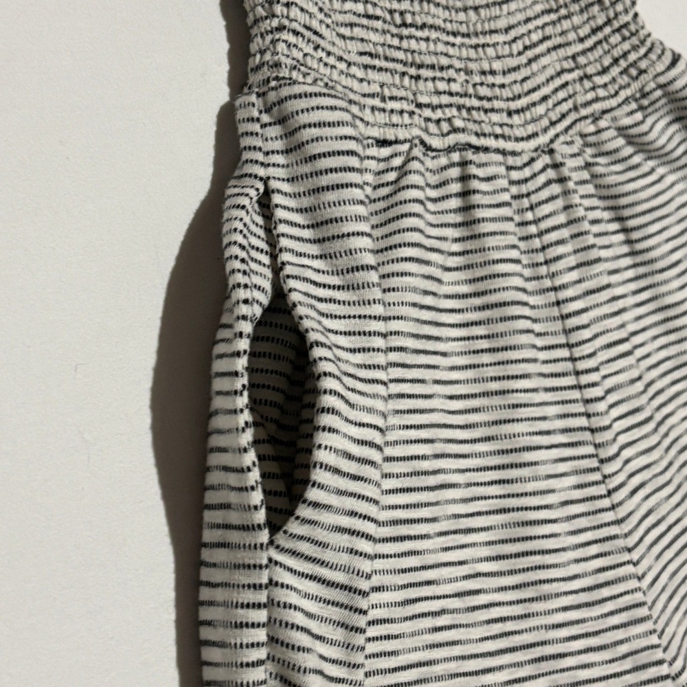 Old Navy Striped Wide‎ Leg Jumpsuit Womens XS Black White Smocked Excellent - Picture 5 of 8